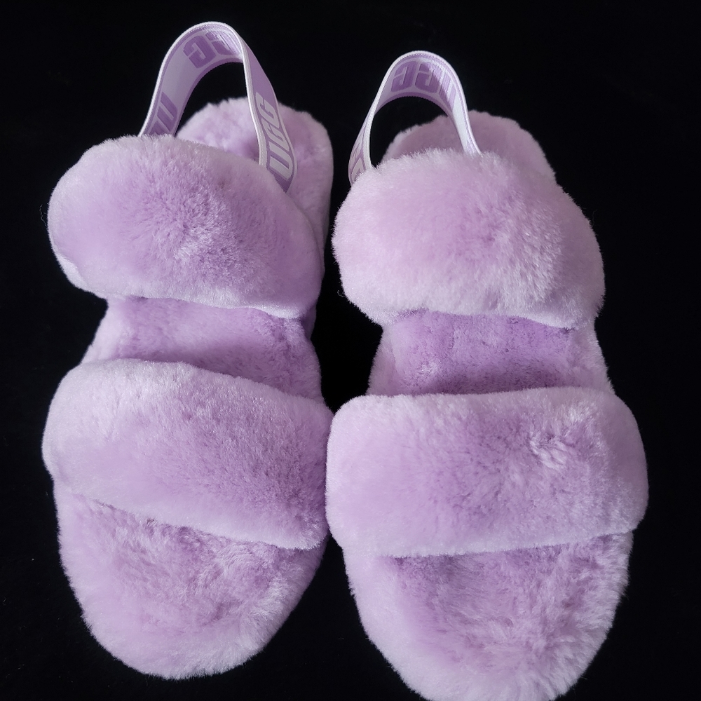BRAND NEW NEVER WORN!!! ugg slippers SUPER SOFT
